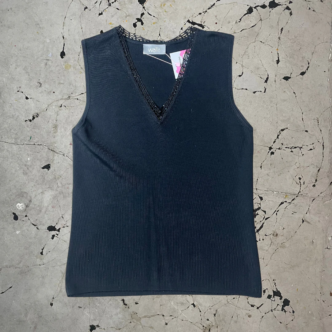Vintage Wallis v Neck Black Cami - Image 3